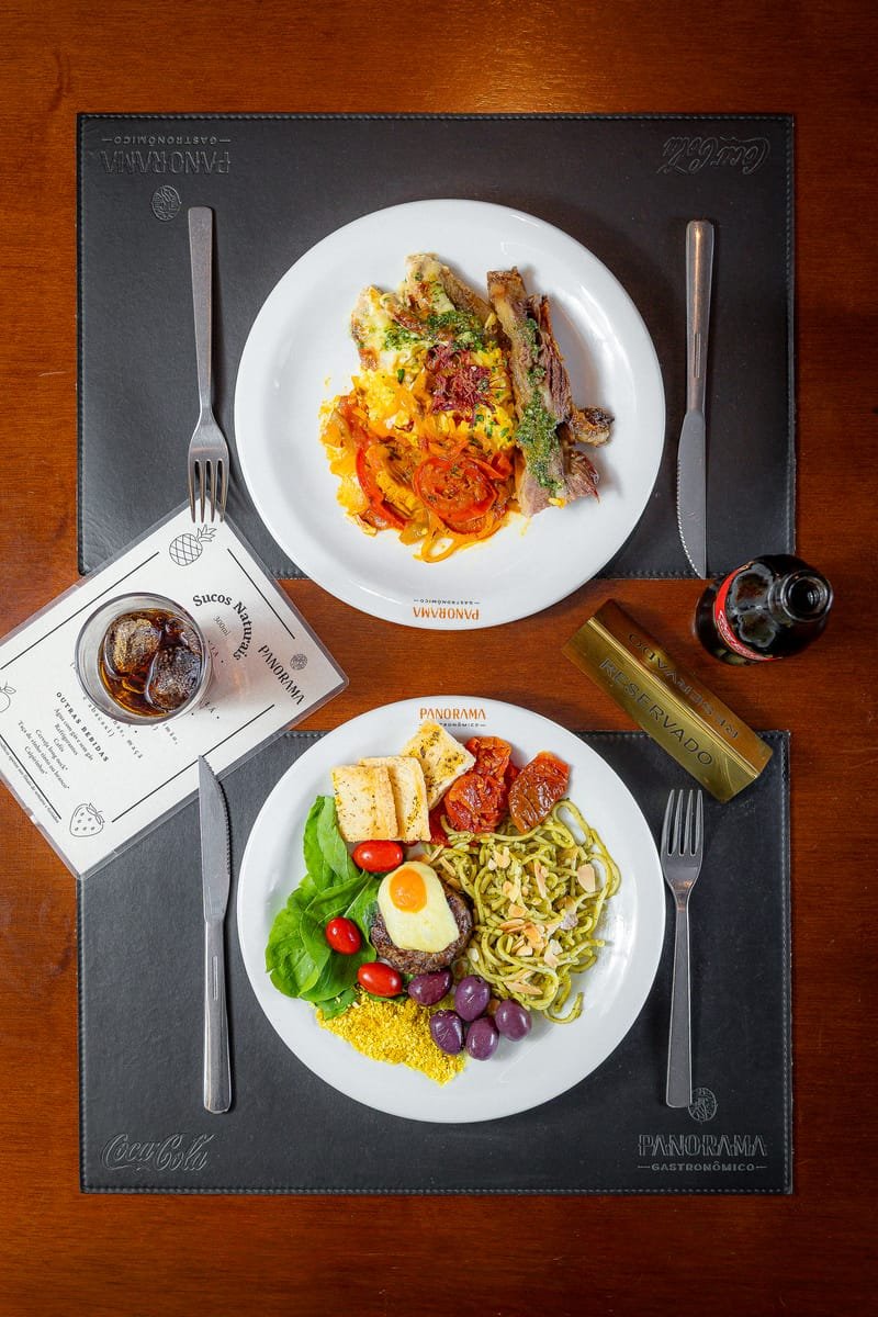 Pratos gourmet na mesa